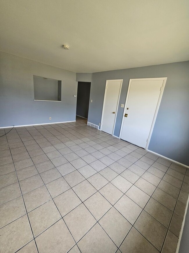 Building Photo - 6914-6916 N 42nd St. (Duplex)