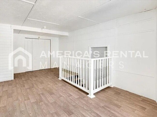 Building Photo - Room to Roam: Expansive Home with Screened Porch - Coming Soon!!