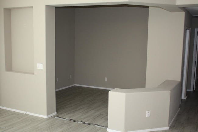 Building Photo - 6123 N 135th Dr