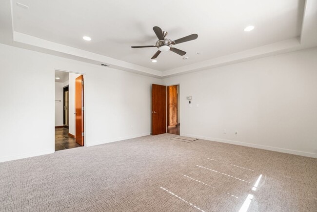 Building Photo - 1542 Manhattan Beach Blvd