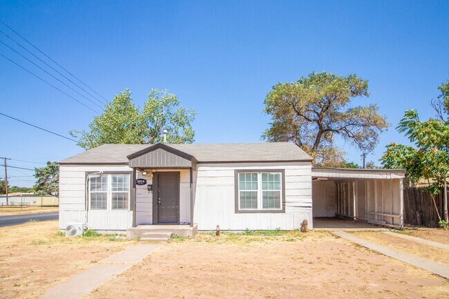 Primary Photo - $950/month for updated 3-bedroom home. Don...