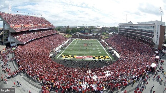 Building Photo - 7405 Columbia Ave