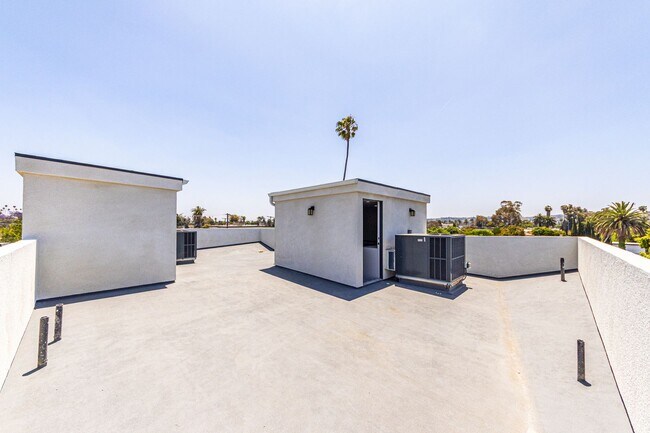 Building Photo - 2223 S Highland Ave