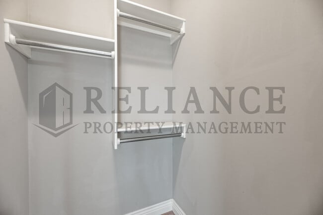 Building Photo - 5513 S Victoria St