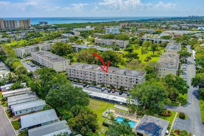 Building Photo - 300 N Hwy A1A