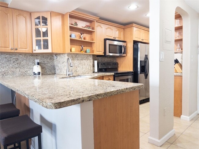 Building Photo - 2899 Collins Ave