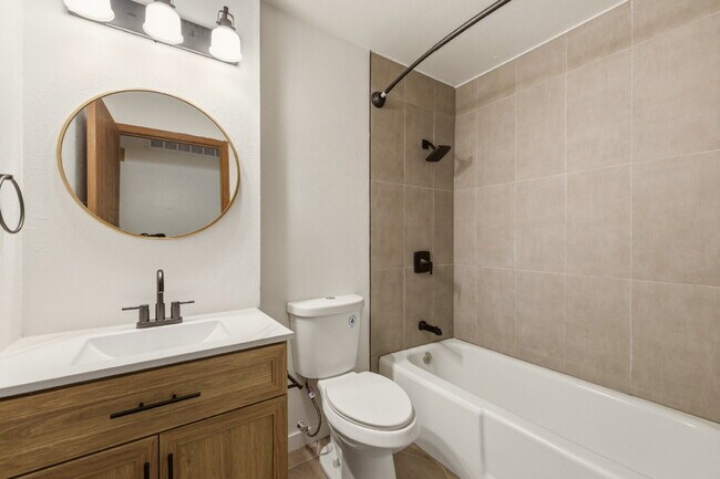 Building Photo - Huge Backyard - Remodeled 3 Bedroom 1.5 Bath Ready ASAP!