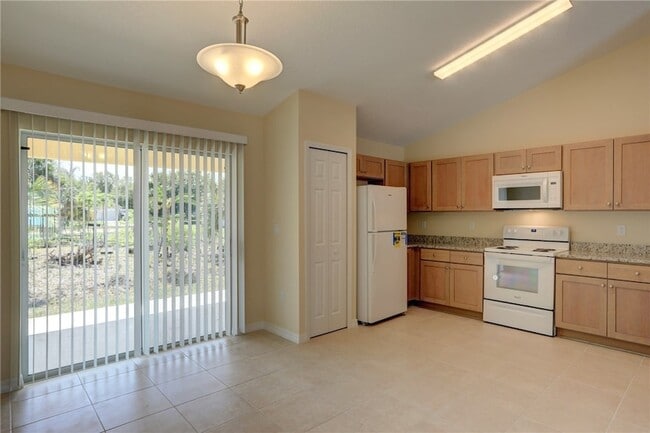 Building Photo - 8876 98th Ct