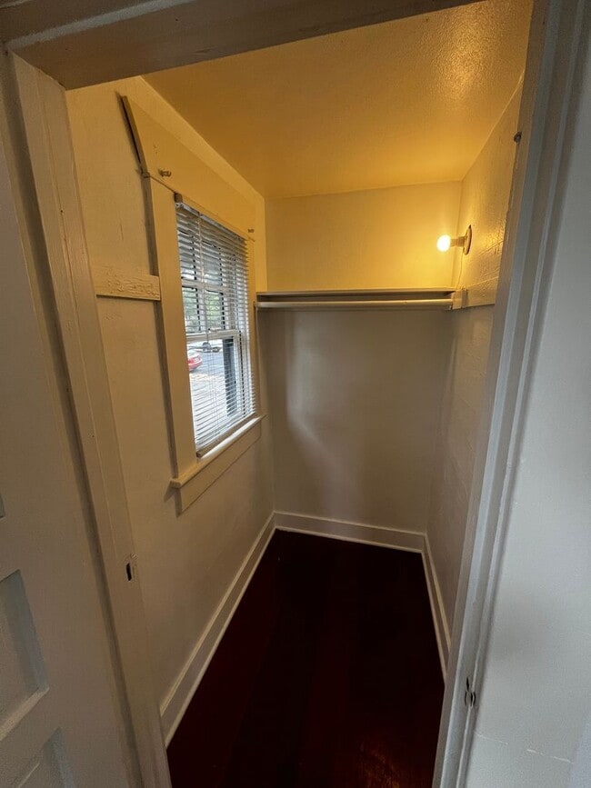 Building Photo - Spacious 4-Bedroom Home in an Excellent Location Near Parks, Shopping & the Fairgrounds