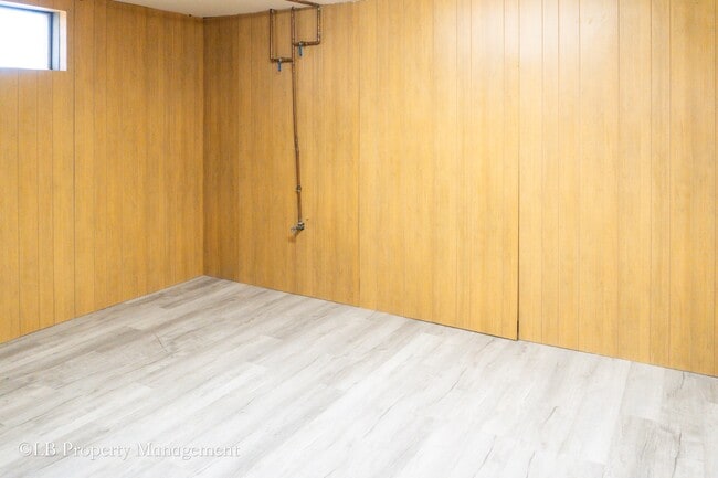 Building Photo - 1303 Lipan Dr