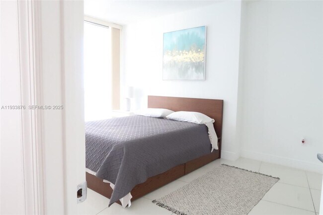 Building Photo - 1750 N Bayshore Dr