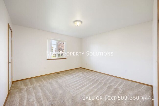 Building Photo - 807 Westshore Dr NE