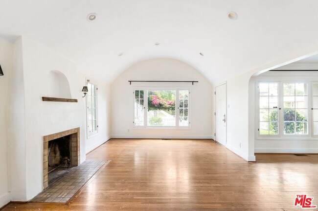 Building Photo - 2127 Benecia Ave