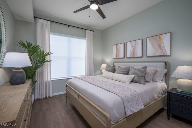 Building Photo - 8552 Collier Blvd