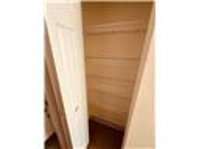 Building Photo - Palm Estates 2/2