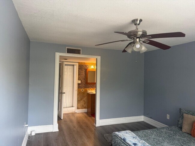 Building Photo - 4344 NW 9th Ave