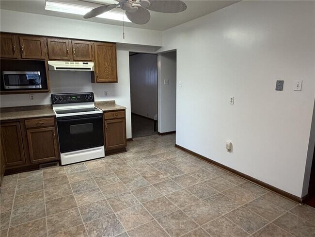 Building Photo - 820 Jacoby Rd