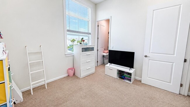 Building Photo - 16454 Helix Ct