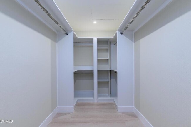 Building Photo - 1125 Stoneybrook Ln