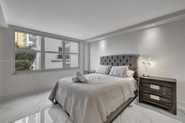 Building Photo - 2751 S Ocean Dr