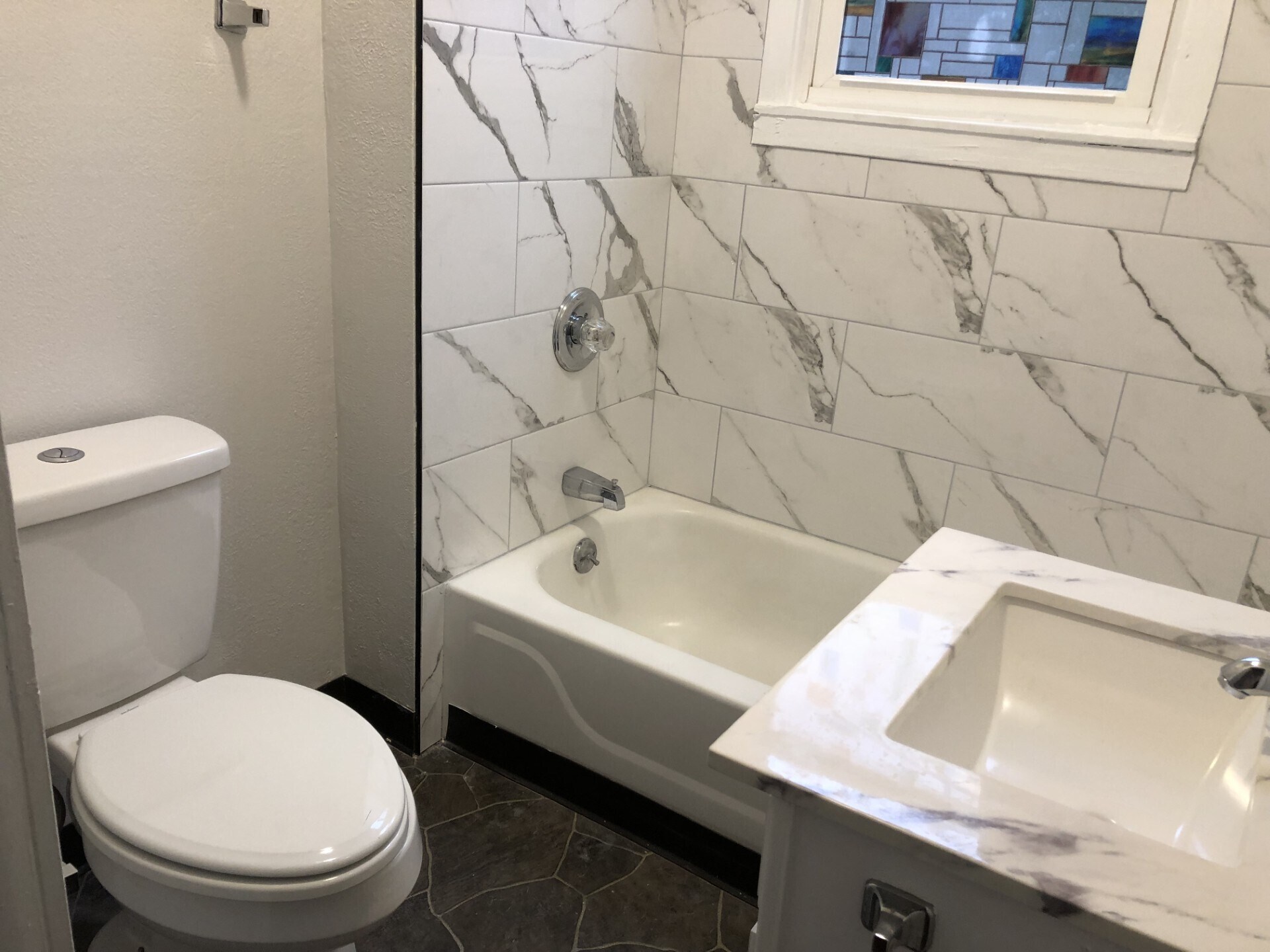 Building Photo - 516 Center Ave