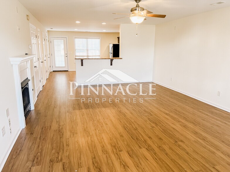 Building Photo - 208 Colonnade St