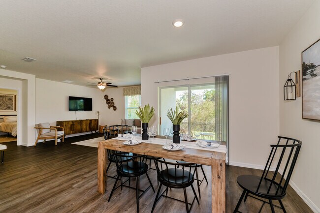 Model Home Dining Area - Grove Pointe