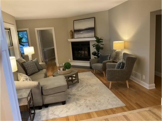 Building Photo - 6301 Bayridge Rd