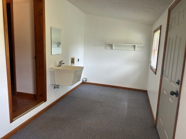 Building Photo - 2 Bedroom, 1 Bath One Level Blountville