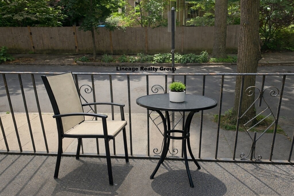 Building Photo - 117 Thorndike St