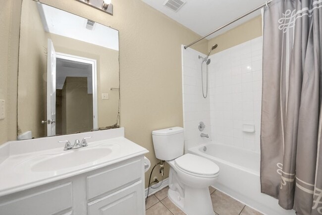 Building Photo - 15202 Lynford Crest Dr