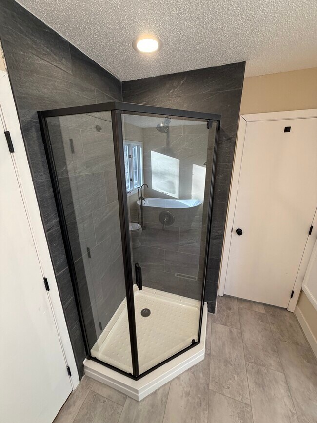 Building Photo - 7431 Lake Dr