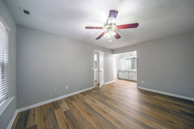 Building Photo - 134 Post Oak Rd
