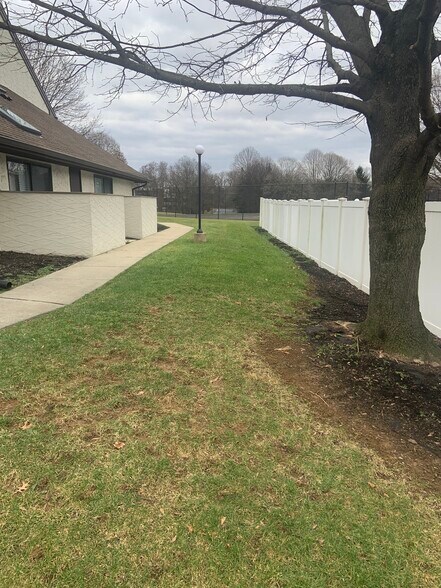Building Photo - 640 Geneva Dr