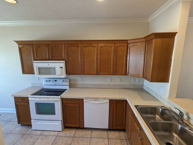 Building Photo - 3BD/2BA Townhome w/ Garage in Oak Ridge