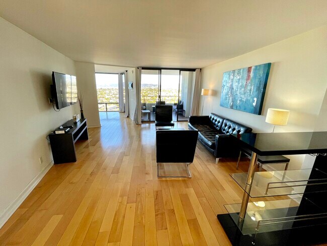 Building Photo - 4265 Marina City Dr