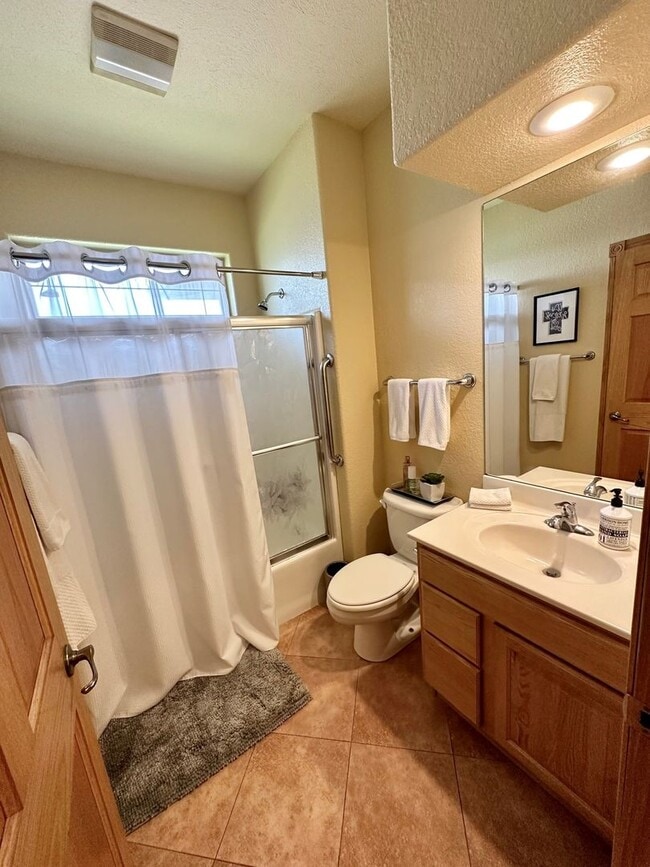 Building Photo - 6 BED | 3 BATH | TRIPLE GARAGE | RED ROCK ESTATES