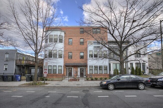 Building Photo - 125 15th St NE