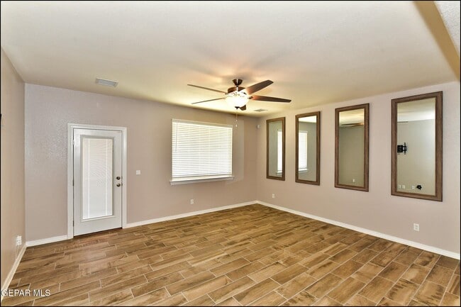 Building Photo - 10716 Drew Pearson Dr