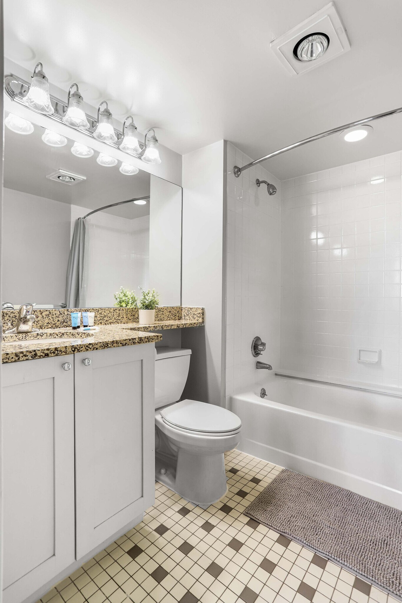 Building Photo - 401 12th St S