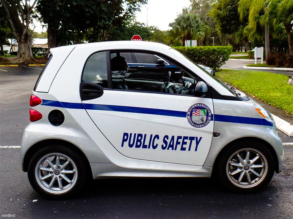 Building Photo - 2861 N Oakland Forest Dr