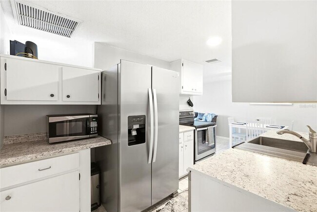 Building Photo - 1008 Heron Ct