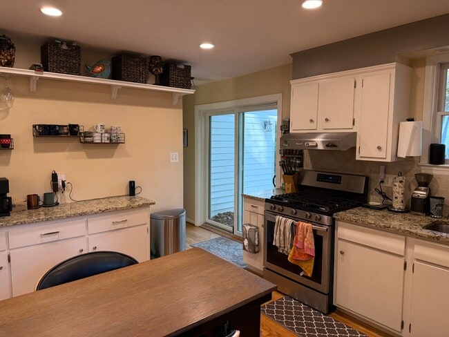 Building Photo - 6460 Eppard St