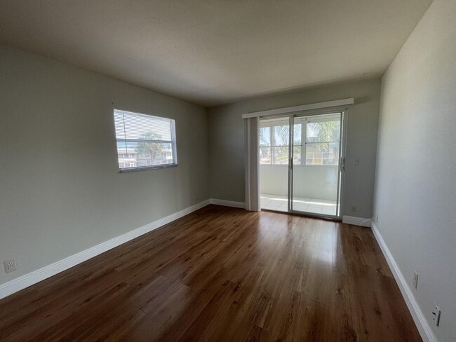 Building Photo - 457 Brittany Dr