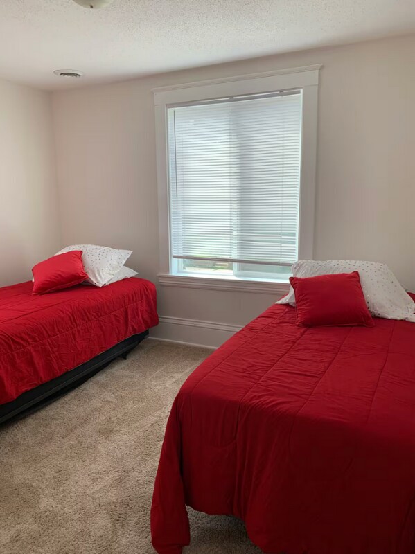 Building Photo - 2818 Dupont Ave N