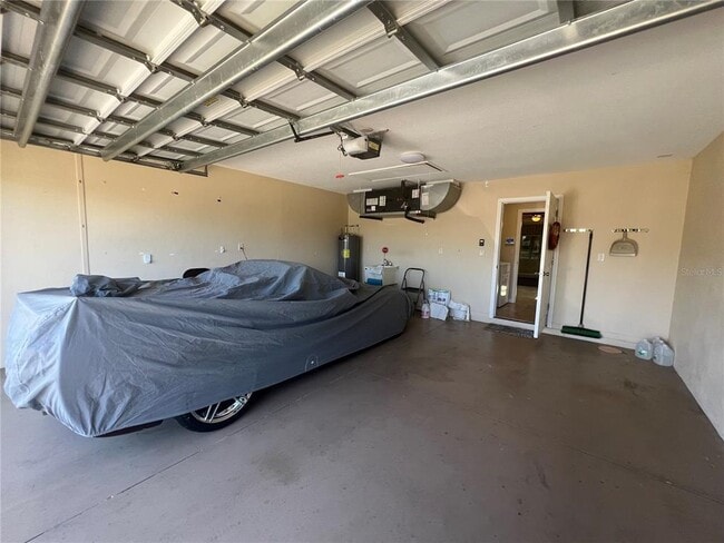 Building Photo - 12660 SW Lakeside Dr