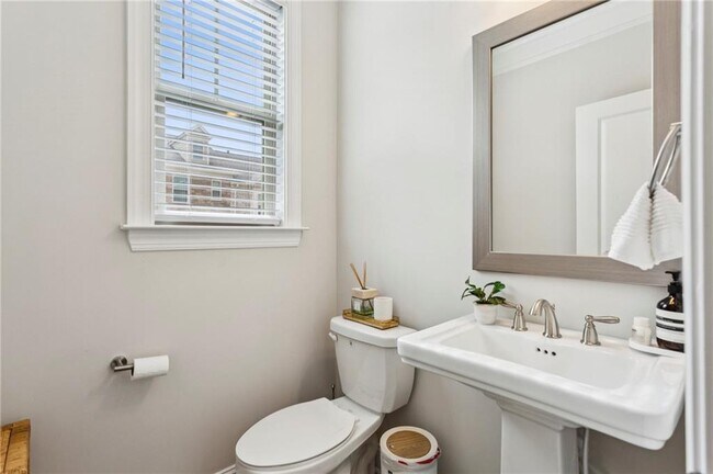 Building Photo - 1368 Live Oak Ln