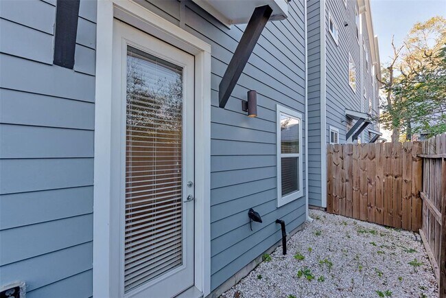 Building Photo - 4814 Brinkman St