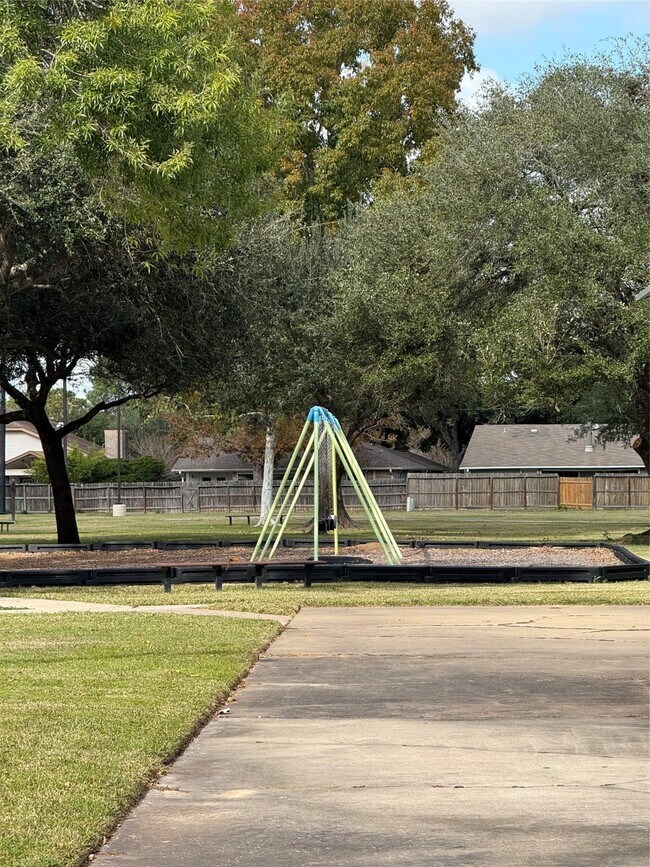 Building Photo - 16715 Ribbonridge Dr