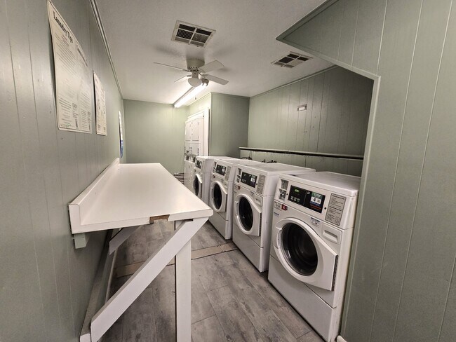 Building Photo - 2600 Penny Ln